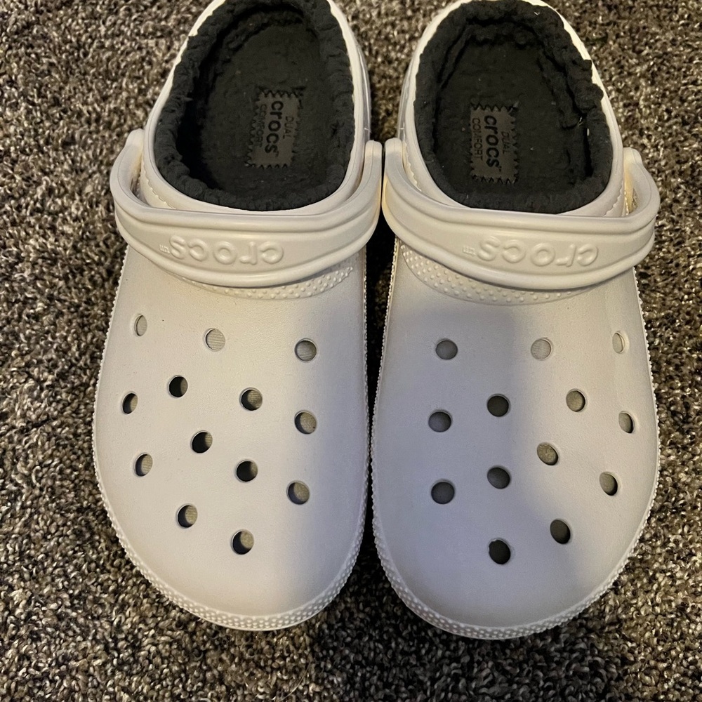 Fuzzy crocs - Picture 3 of 4